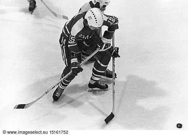 sports  winter sports  ice hockey  game  combat  North America  1970s