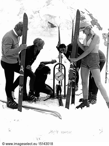 sports  winter sports  skiing  appliance to adjust the ski binding  1967