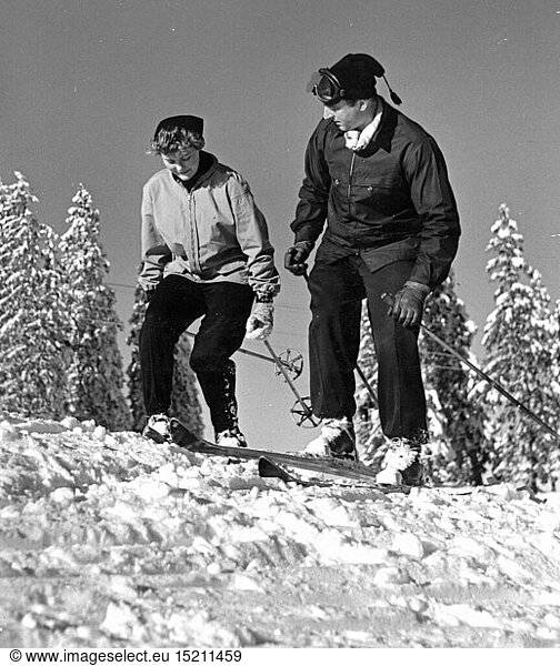 sports  winter sports  skiing  skiing course  knee exercise  1950s