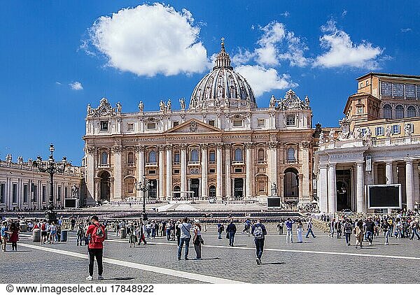 St. Peter's Square with St. Peter's Basilica  Rome  Lazio  Central Italy  Italy  Europe