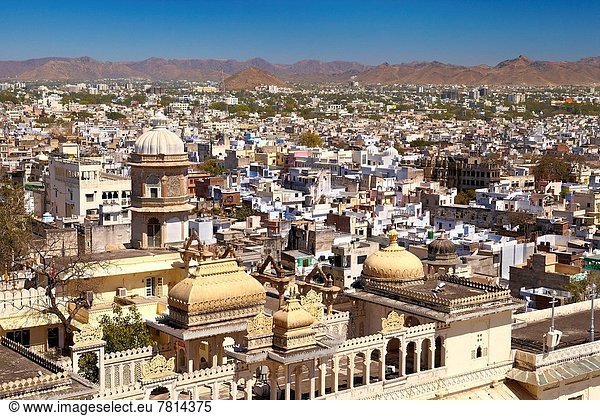 Stadt  Großstadt  Palast  Schloß  Schlösser  Ansicht  Luftbild  Fernsehantenne  Indien  Rajasthan  Udaipur