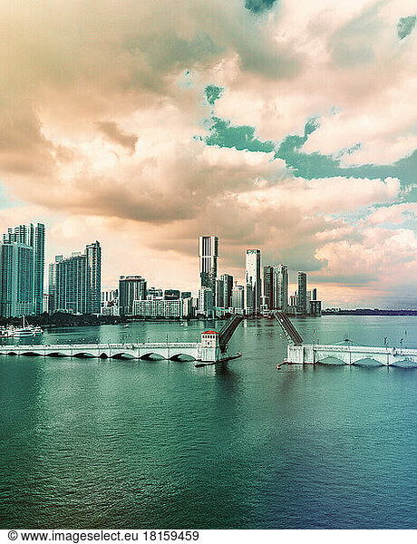 Stadt Hafenbrücke schöne Skyline Liebe es Miami