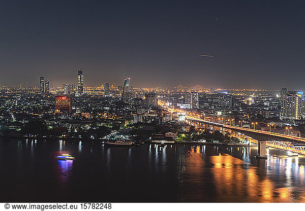 Stadtansicht bei Nacht  Rama-III-Brücke  Bangkok  Thailand