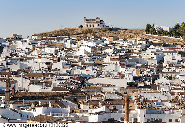 Stadtansicht mit Eremitage von Vera Cruz Ermita de la Veracruz Antequera Andalusien Spanien Europa