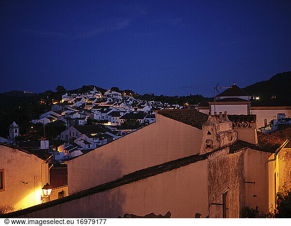 Stadtansicht von Castelo De Vide bei Nacht
