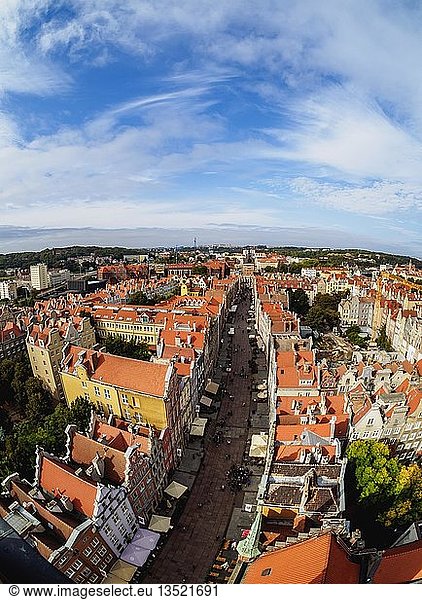 Stadtansicht von oben mit Fußgängerzone  Lange Straße  Altstadt  Danzig  Pommersche Woiwodschaft  Polen  Europa