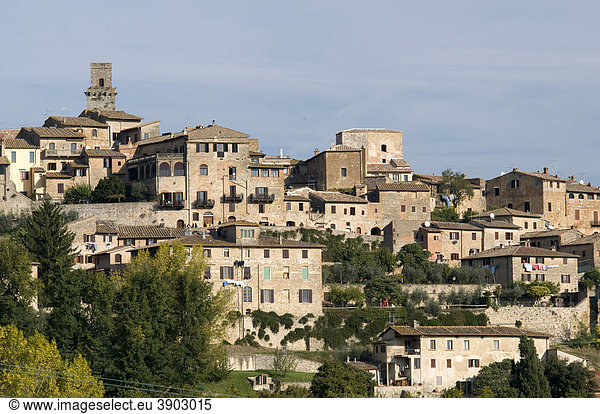 Stadtansicht von San Gimignano  UNESCO-Weltkulturerbe  Toskana  Italien  Europa