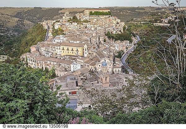 Stadtbild Altstadt Ragusa  Ragusa  Sizilien  Italien  Europa
