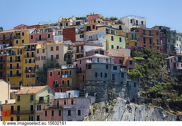 Stadtbild von Manarola  Ligurien  Cinque Terre  Italien