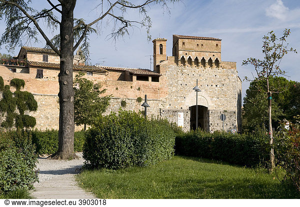 Stadtmauer von San Gimignano  UNESCO-Weltkulturerbe  Toskana  Italien  Europa