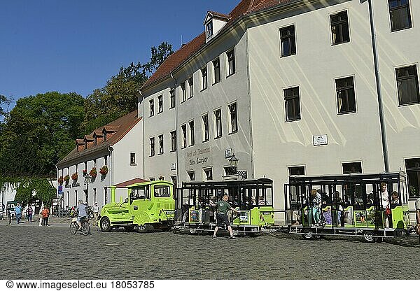 Stadtrundfahrt  Schlossstraße  Lutherstadt Wittenberg  Sachsen-Anhalt  Deutschland  Europa