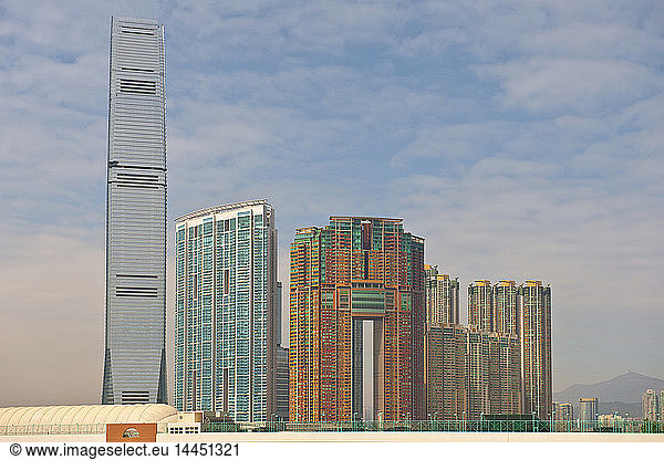 Stadtsilhouette mit Wolkenkratzern