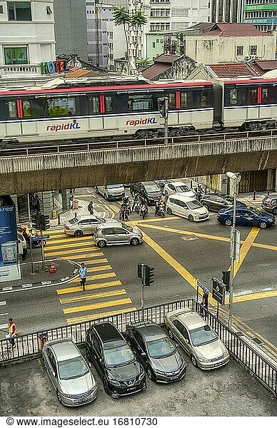 Stadtszene mit LRT-Linie  Kuala Lumpur  Malaysia.