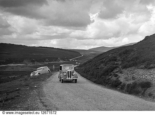 Standard-Limousine von NAW Brown  die an der RSAC Scottish Rallye teilnimmt  1936. Künstler: Bill Brunell.
