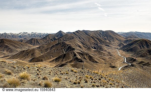 Stark mountain landscape with mountain road  Lindis Pass  Southern Alps  Otago  Southland  New Zealand  Oceania