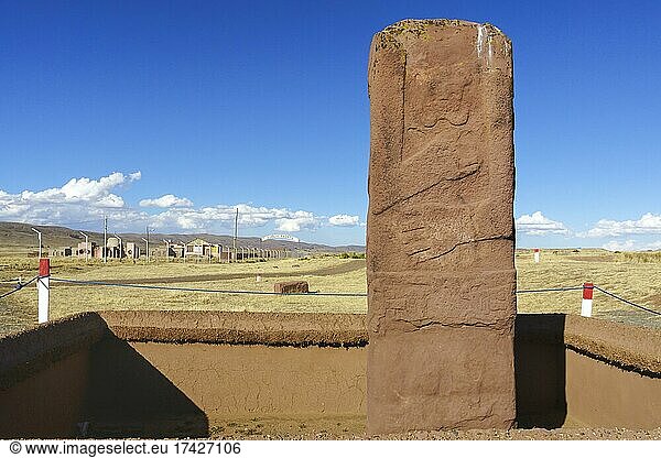 Stark verwitterter Monolith der Prä-Inka-Zeit  Ruinenanlage von Tiwanaku  auch Tiahuanaco  Unesco Weltkulturerbe  Departement La Paz  Bolivien  Südamerika
