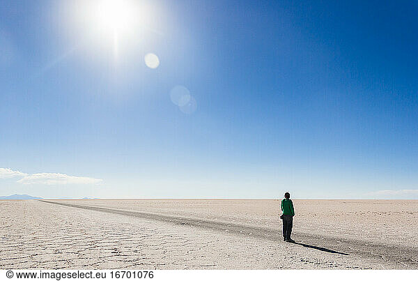Starke Sonne in der Salzwüste  Bolivien