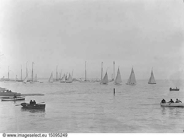 Start der Boote der 6-Meter-Klasse beim ersten British-American Cup  1921. Schöpfer: Kirk & Sons aus Cowes.