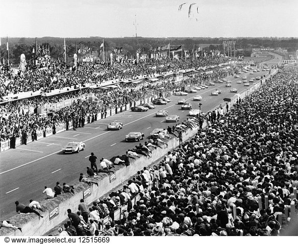 Start des 24-Stunden-Rennens von Le Mans  Frankreich  1965. Künstler: Unbekannt