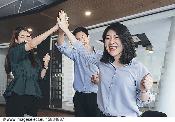 Startup Business Teamwork Zusammengehörigkeits-Kooperationskonzept.