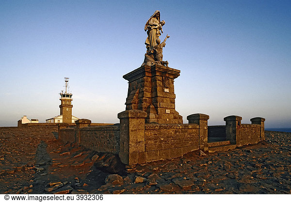 Statue der Muttergottes der Schiffbrüchigen  Pointe du Raz  FinistËre  Bretagne  Frankreich  Europa