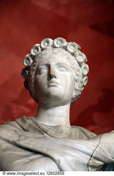 Statue der Polyhymnia  Muse des heiligen Gesangs  des Oratoriums und des Gesangs. Künstler: Unbekannt