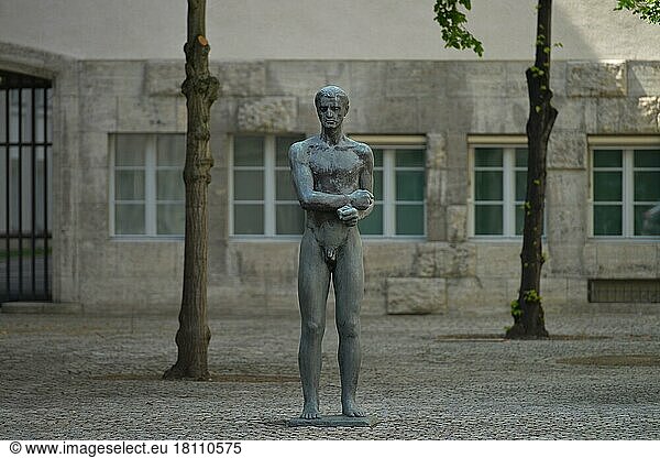 Statue  Gedenkstätte Deutscher Widerstand  Bundesministerium der Verteidigung  Bendlerblock  Stauffenbergstrasse  Tiergarten  Mitte  Berlin  Deutschland  Europa