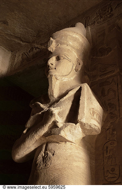Statue in der Leichenhalle Tempel von Ramses II  Re-Herakhte  gewidmet verschoben  wenn hohe Assuan-Staudamm gebaut  Abu Simbel  UNESCO-Weltkulturerbe  Nubien  Ägypten  Nordafrika  Afrika