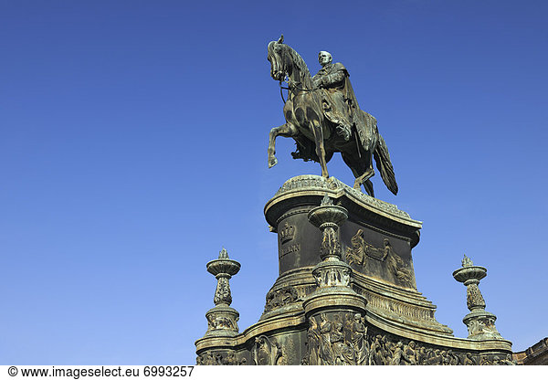 Statue  König - Monarchie  Dresden  Deutschland  Sachsen  Theaterplatz