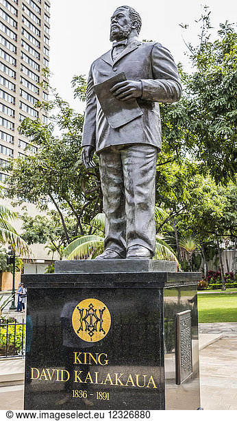Statue of Hawaiin King David Kalakua located in Waikiki Gateway Parkbetween Kuhio and Kalakua avenues  Waikiki; Honolulu  Oahu  Hawaii  United States of America