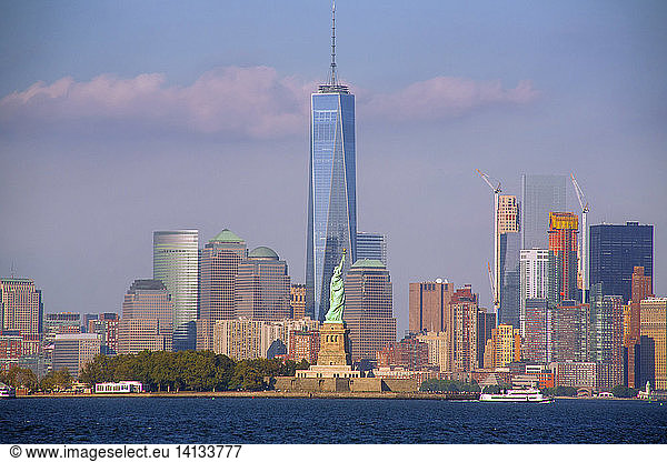 Statue of Liberty and One World Trade Center 07