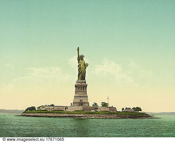 Statue of Liberty  New York Harbor  New York City  New York  USA  Detroit Publishing Company  1905