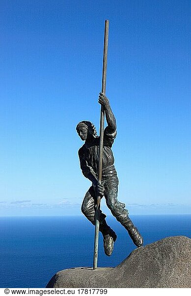 Statue Stabspringer am Mirador San Bartolome zwischen den Orten Puntallana und Los Sauces  La Palma  Kanarische Insel  Spanien  Europa