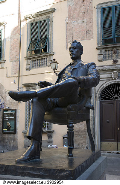 Statue von Giacomo Puccini  Lucca  Toskana  Italien  Europa