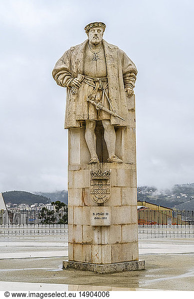 Statue von König Joao III. im Innenhof der Universität von Coimbra; Coimbra  Bezirk Coimbra  Portugal