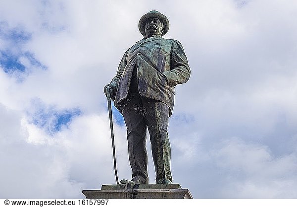 Statue von Napoleone Colajanni in der Stadt und Gemeinde Enna in der Provinz Enna im Zentrum von Sizilien in Süditalien.