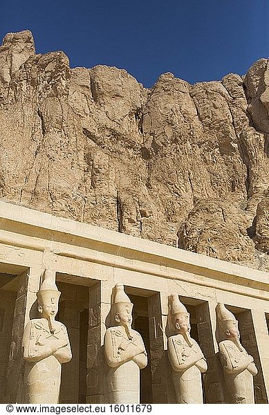 Statuen der Königin Hatschepsut  Totentempel der Hatschepsut (Deir el-Bahri)  UNESCO-Weltkulturerbe  Luxor  Ägypten