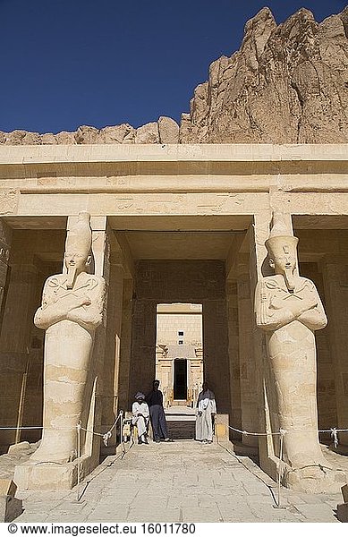Statuen der Königin Hatschepsut  Totentempel der Hatschepsut (Deir el-Bahri)  UNESCO-Weltkulturerbe  Luxor  Ägypten