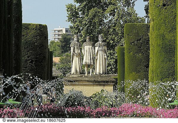 Statuen von Königin Isabella  König Fernando und Christopher Columbus  Gartenanlage von Alcazar de los Reyes Cristianos  Cordoba  Andalusien  Spanien  Europa
