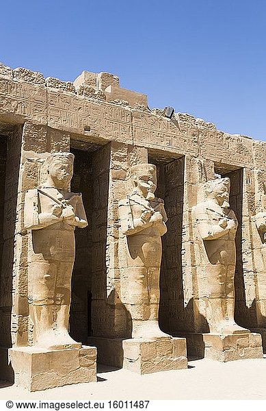 Statuen von Ramses III  Tempel von Ramses III  Karnak-Tempelkomplex  UNESCO-Weltkulturerbe  Luxor  Ägypten