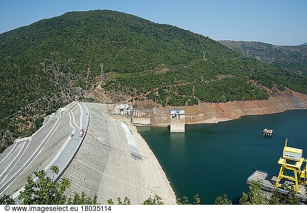 Staumauer  Fluss Drin bei Fierze  Albanien  Fierza-Staudamm  Europa