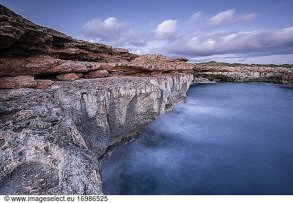 Steilküste von S'Estalella  Llucmajor  Mallorca  Balearische Inseln  Spanien.