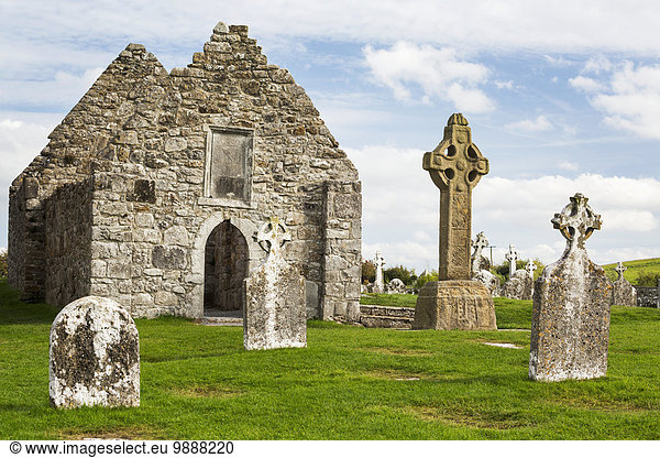 Stein Kirche Feld Kreuzform Kreuz Kreuze Wiese antik keltisch Irland