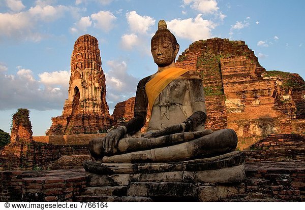 Stein  Sonnenuntergang  Statue  groß  großes  großer  große  großen  Ayuthaya  Buddha  Thailand  Wat Mahathat