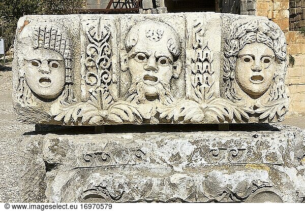 Steinerne Gesichter  Masken in Myra. Türkei.
