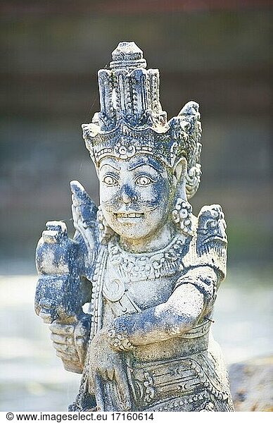 Steinstatue in Nahaufnahme im Pura Tirta Empul Hindu-Tempel  Bali  Indonesien  Südostasien  Asien
