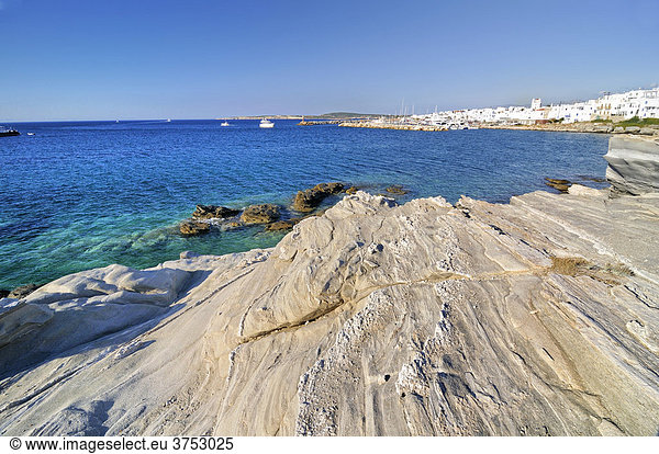 Steinstrand in der Bucht von Kolymbithres vor Naoussa  Paros  Kykladen  Griechenland  Europa