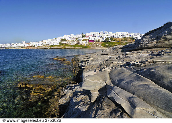 Steinstrand in der Bucht von Kolymbithres vor Naoussa  Paros  Kykladen  Griechenland  Europa
