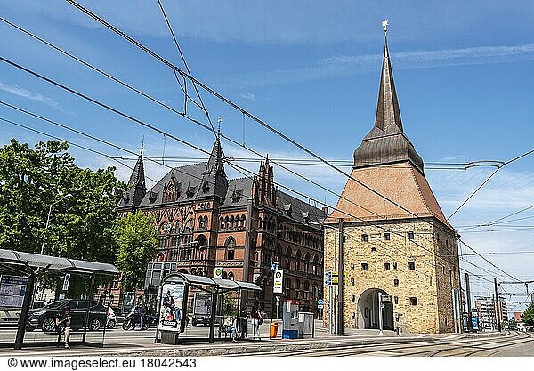 Steintor  Stadttor  Straßenbahnhaltestelle  Rostock  Mecklenburg-Vorpommern  Deutschland  Europa