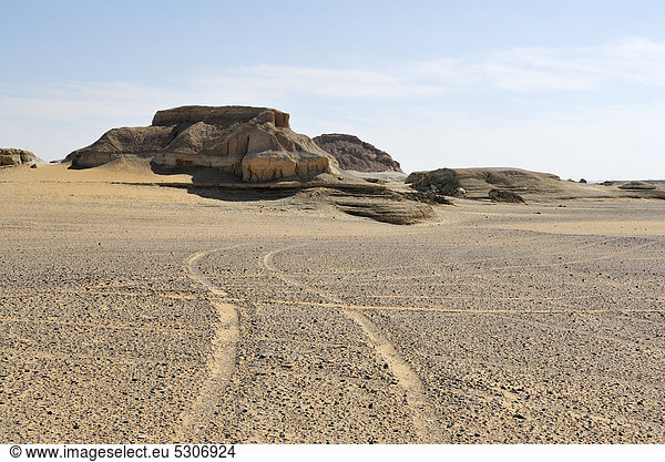 Steinwüste zwischen Oase Dakhla und Oase Kharga  Libysche Wüste  Sahara  Ägypten  Afrika